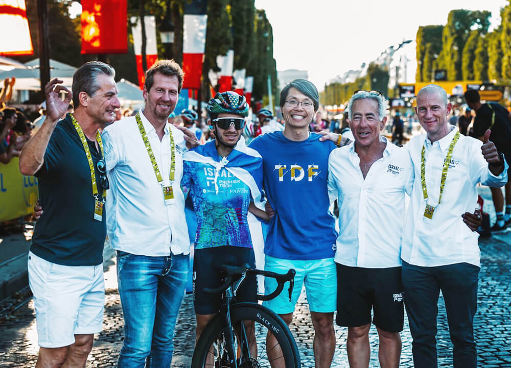 Kevin Ham with Israeli cycling team